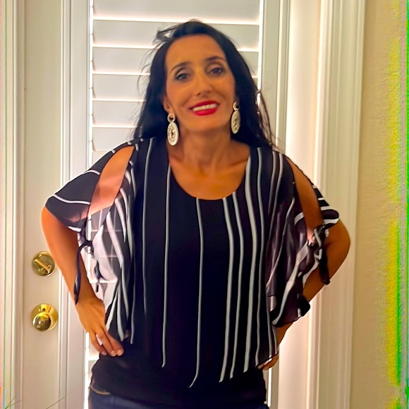 Papaya Tops - Black and white Striped cold shoulder shirt Size S it’s two pieces but attached